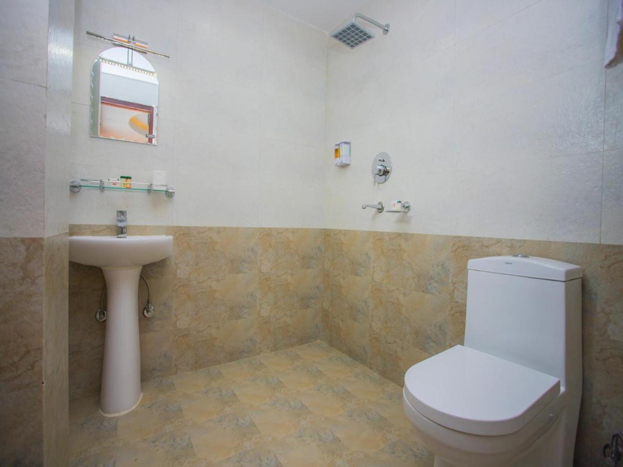 Hotel Lakeside Pvt. Ltd. Pokhara Bagian luar foto