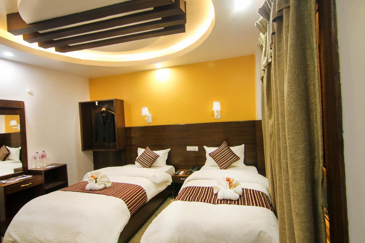 Hotel Lakeside Pvt. Ltd. Pokhara Bagian luar foto