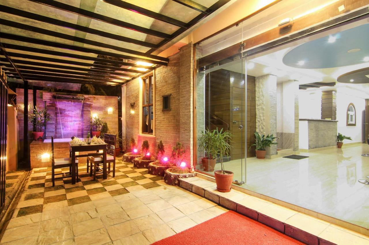 Hotel Lakeside Pvt. Ltd. Pokhara Bagian luar foto