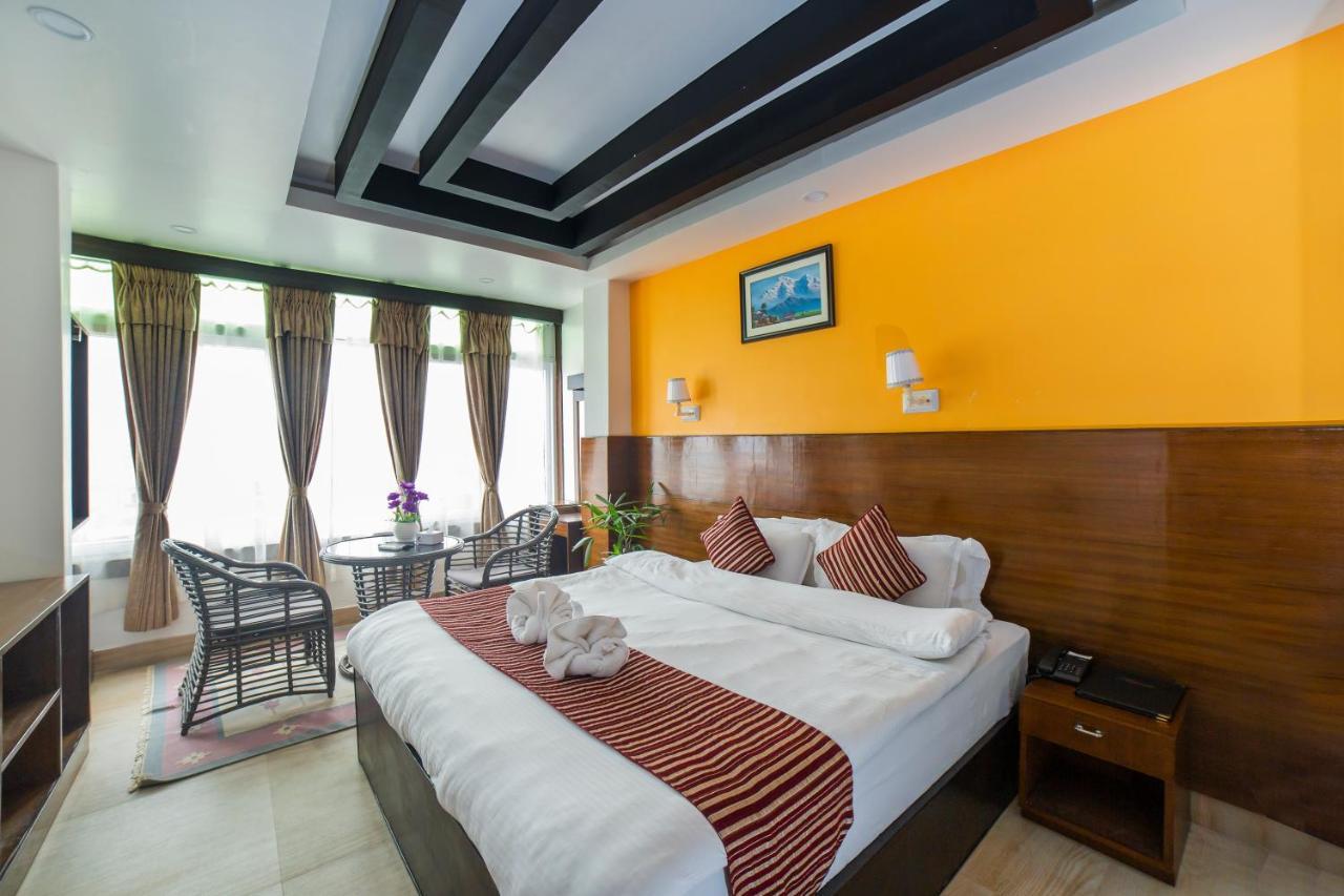 Hotel Lakeside Pvt. Ltd. Pokhara Bagian luar foto