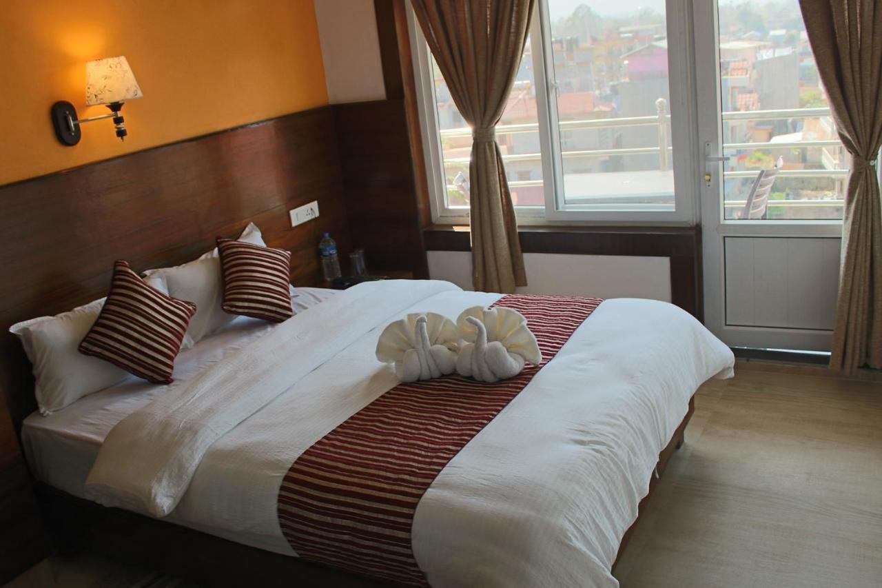 Hotel Lakeside Pvt. Ltd. Pokhara Bagian luar foto