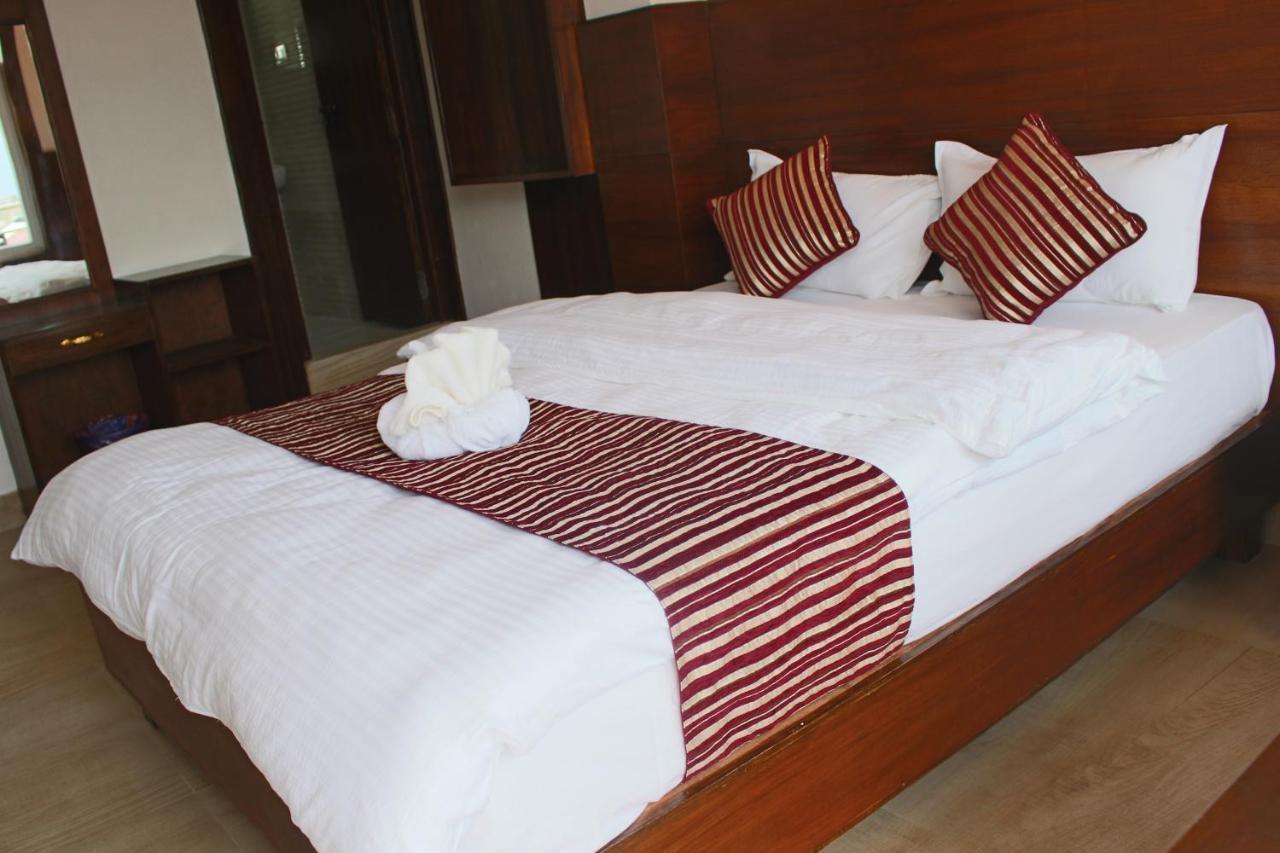 Hotel Lakeside Pvt. Ltd. Pokhara Bagian luar foto