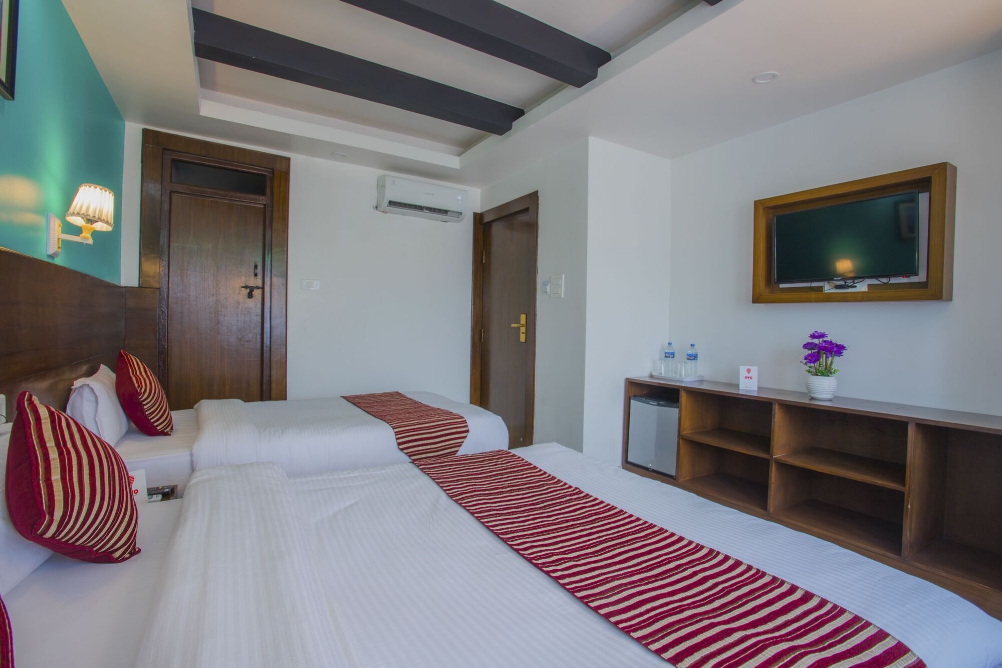 Hotel Lakeside Pvt. Ltd. Pokhara Bagian luar foto